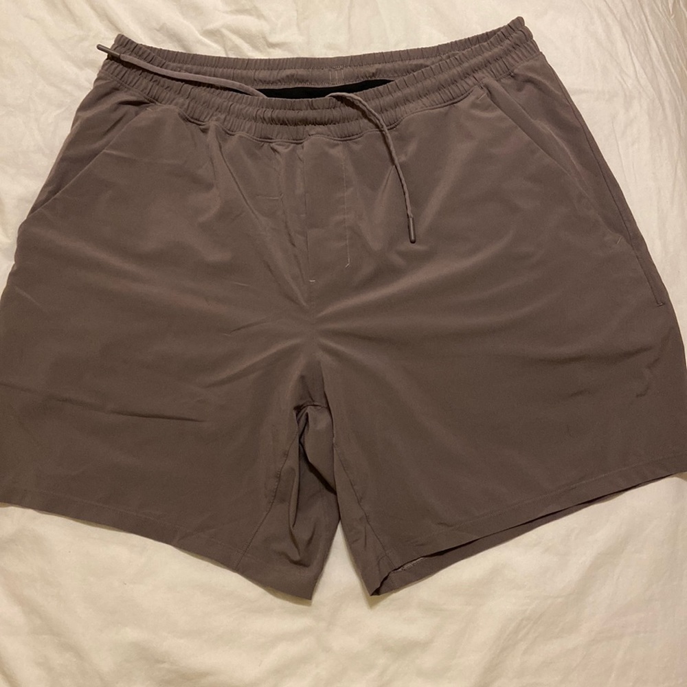Lululemon Pacebreaker Lined. Mens XL. 7in